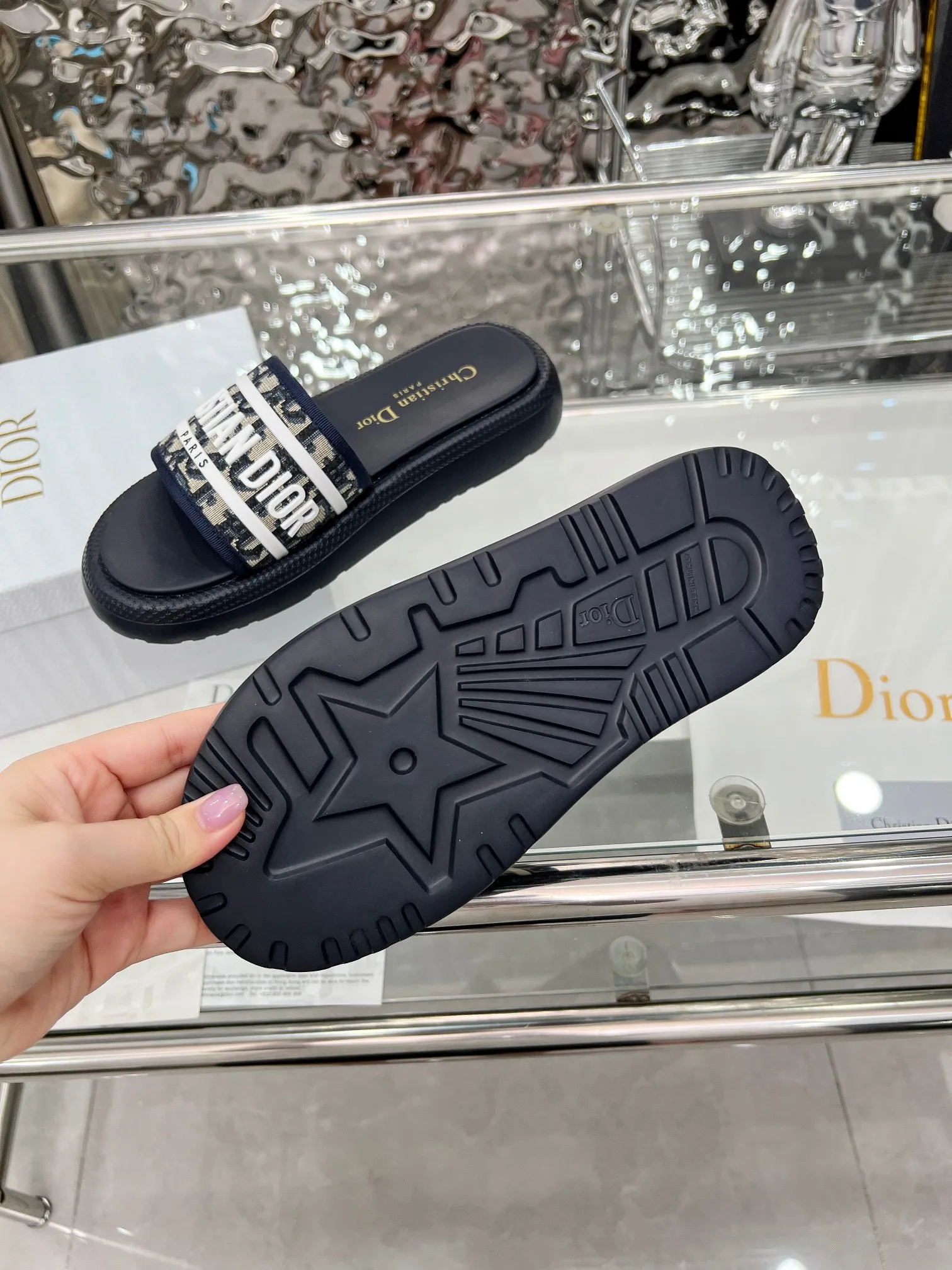 👟👟Ex-factory price 360👟👟 Dior Dior spring and summer catwalk newly upgraded sandal series classic thick-soled sandals original 1:1 development soft and delicate foot feel extremely comfortable versatile style original foam outsole 💝💝💝easy to control, 3 colors available, medium size 35-40 (41-42 customized)